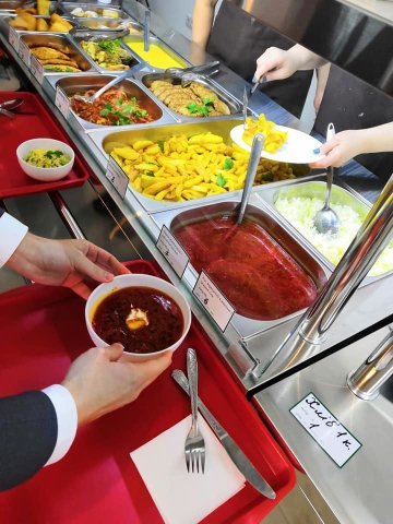 Троє луцьких рестораторів відкрили їдальню при заводі. ФОТО