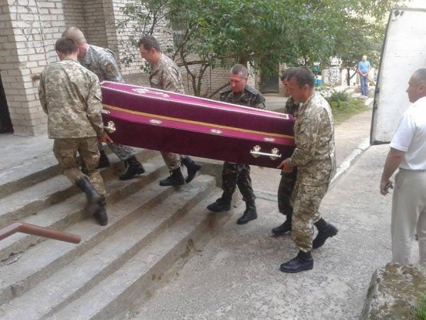 Нововолинці не вийшли зустріти тіло загиблого Героя. ФОТО