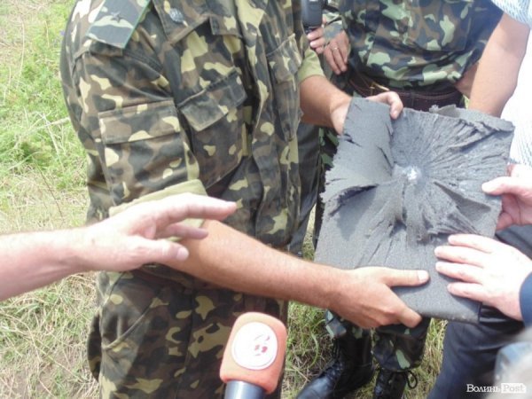 Волинським посадовцям показали солдатське життя. ФОТО
