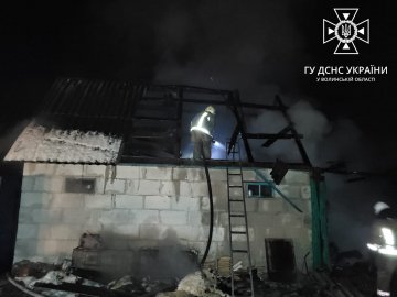 На Волині горіли житловий будинок та гараж. ФОТО 