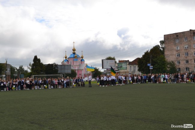 Благодійно, красиво, урочисто: як відсвяткували старт навчання у ліцеї Ковеля. ФОТО