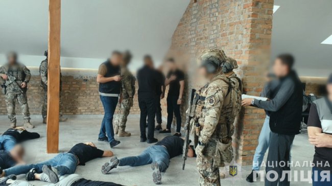 Кол-центр, де «розводили» людей на гроші, встиг «попрацювати» кілька днів: деталі затримання зловмисників у Луцьку