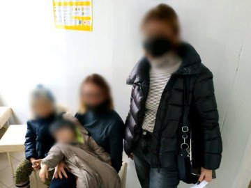 У Херсоні врятували двох дітей, яких вітчим кинув напризволяще