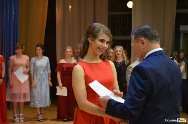 «Ви наша надія»: у луцькому педколеджі – випускний. ФОТО