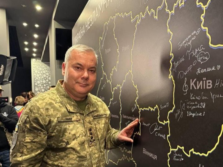 Кава з генерал-лейтенантом, Героєм України - за донат: у Луцьку волонтери розігрують зустріч із Сергієм Наєвим