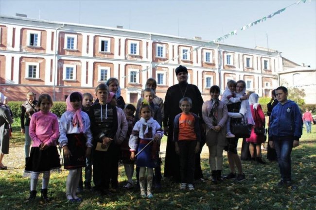 Із лицарями та подарунками: у Луцьку вперше влаштували фестиваль недільних шкіл. ФОТО