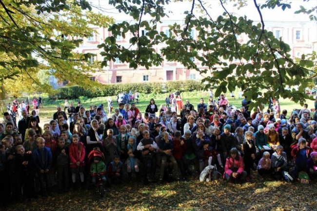 Із лицарями та подарунками: у Луцьку вперше влаштували фестиваль недільних шкіл. ФОТО