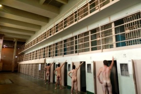 Нудисти-туристи «підірвали» інтернет. ФОТО