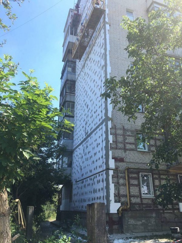 На вулиці Даньшина тривають ремонтні роботи. ФОТО