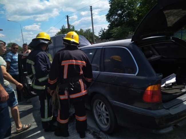 У селі під Луцьком на ходу загорівся автомобіль. ФОТО