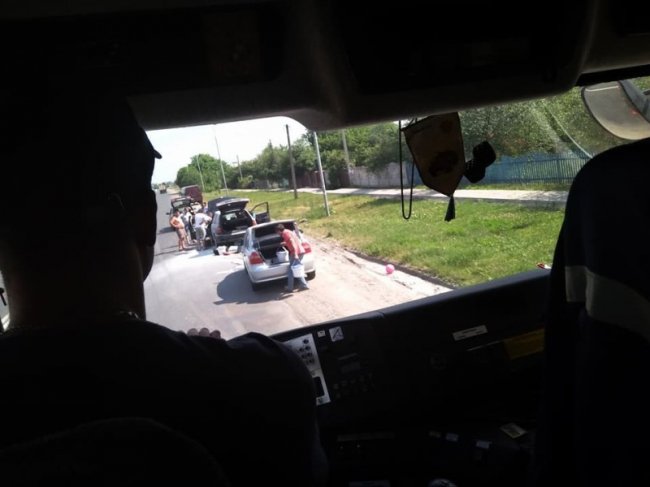 У селі під Луцьком на ходу загорівся автомобіль. ФОТО