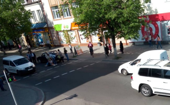 У Володимирі на пішохідному переході збили жінку. ФОТО