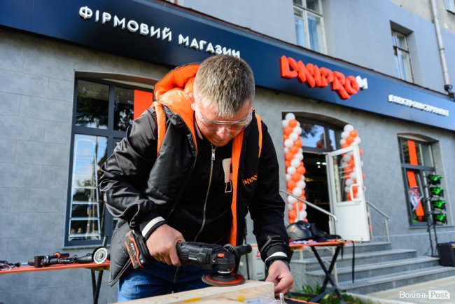 Зі знижками, акціями і розіграшем: у Луцьку – святкове відкриття фірмового магазину інструментів «Dnipro М». ФОТО* 