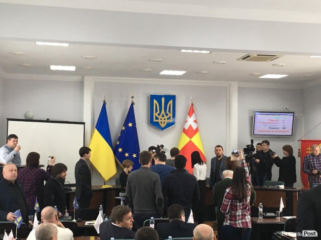 Депутати заблокували президію Луцькради через «дерибан»