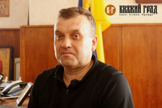 Люди просять навіть гусей знайти: робочі будні наймолодшого та найстаршого копа Володимира