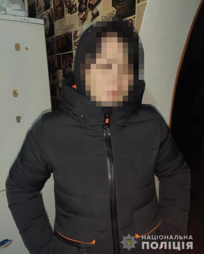 Затримали двох жінок, які у Луцьку вишукували біля магазинів п'яних чоловіків та обкрадали їх. ФОТО