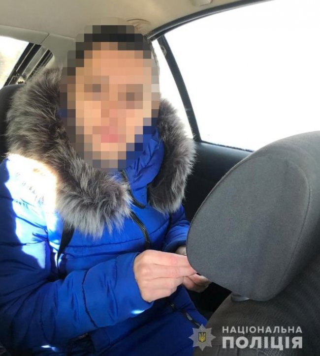 Затримали двох жінок, які у Луцьку вишукували біля магазинів п'яних чоловіків та обкрадали їх. ФОТО