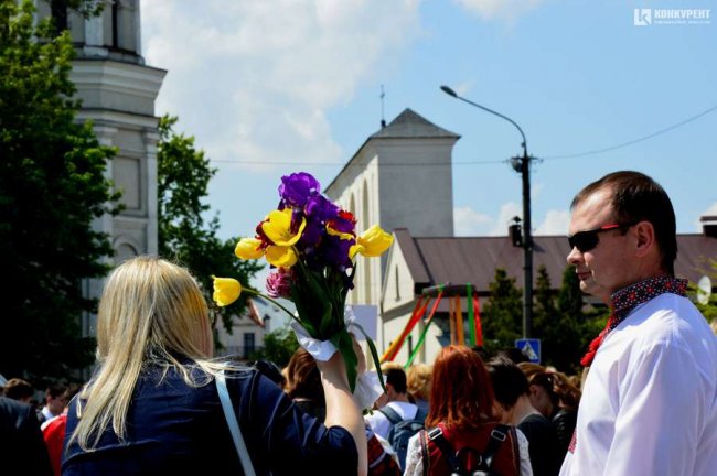 У Луцьку відбулась хода із вишитими рушниками. ФОТО