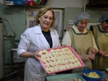 У Луцьку наліпили 10 відер вареників на Схід