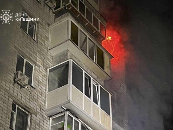 На Київщині росіяни поцілили по багатоповерхівці: одна людина загинула, є постраждалі