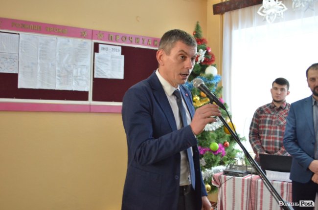 Торчинським школярам вручили новенький автобус. ФОТО