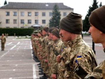 Батьки неохоче відпускають дітей в армію, – військовий комісар із Волині