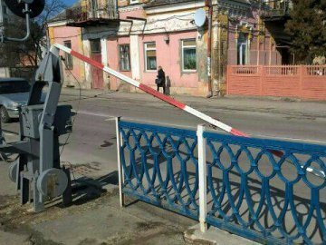 Лучанин вантажівкою «зніс» шлагбаум на переїзді