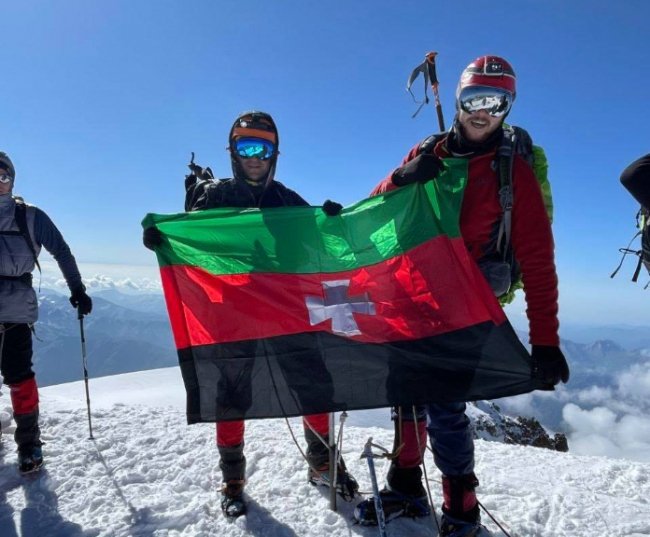 Волиняни підкорили одну з найвищих гір Грузії. ФОТО