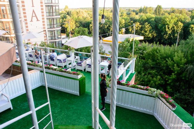 У Луцьку відкрили нову літню терасу із неймовірним краєвидом на місто*