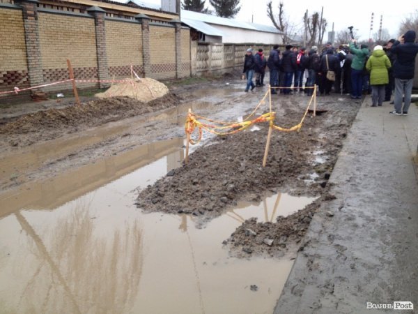 У Луцьку мешканці вулиці, де стався порив газогону, перекрили дорогу