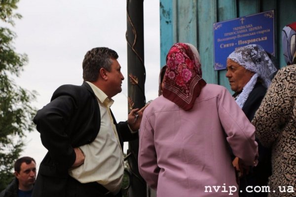 У волинському селі прихожани посварились із священиком просто в церкві. ФОТО. ВІДЕО