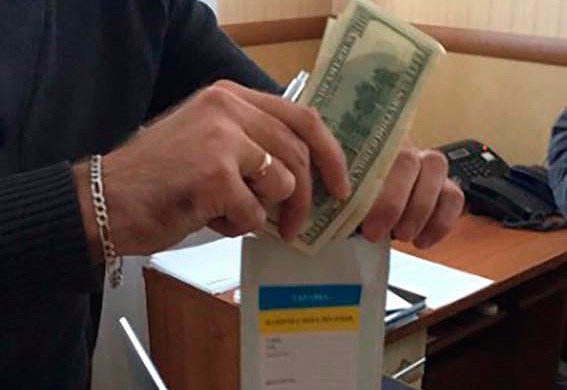 Волинянину загрожує до 8 років тюрми за хабар поліції