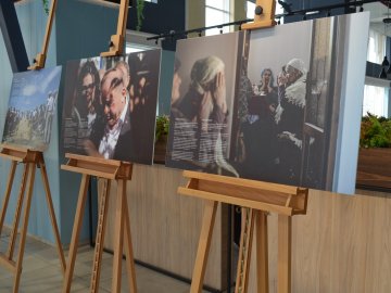У Луцьку відкрили виставку світлин «Історії з окупованого Криму». ФОТО