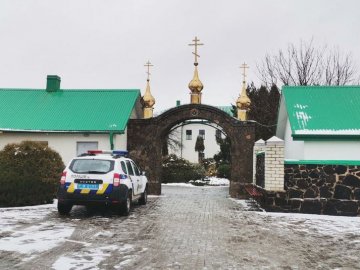 Портрет Кіріла, російські книги: деталі обшуків в монастирі УПЦ на Волині. ФОТО. ВІДЕО