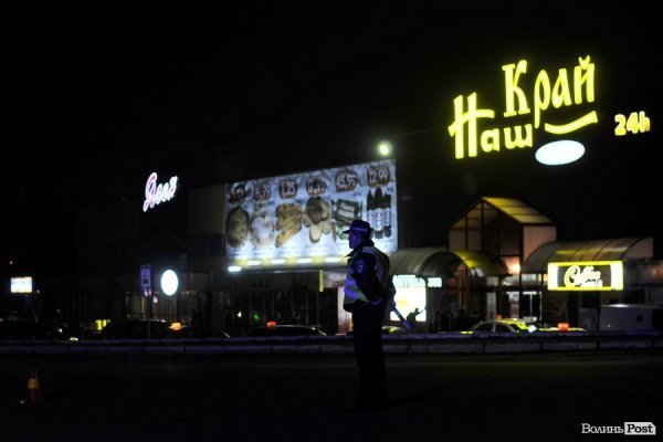 Аварія у Луцьку: машина розтрощила стовп, вулиця – без світла. ФОТО. ВІДЕО