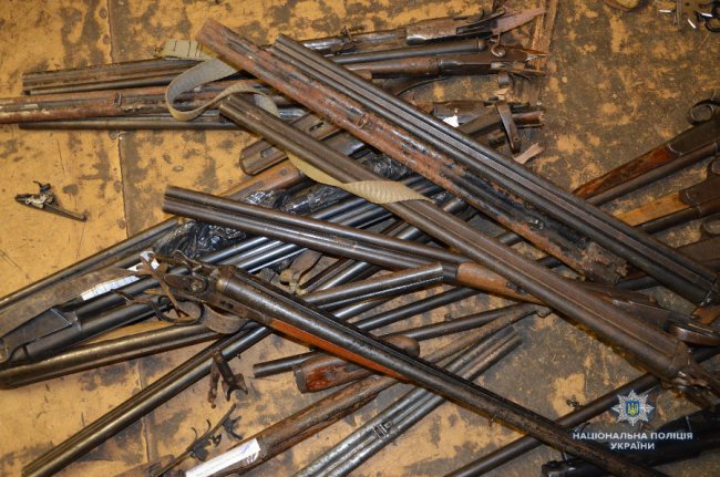 Волинські поліцейські знищили незаконну зброю