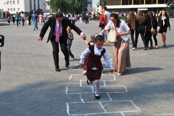 Як у Луцьку малювали найдовші класики України. ФОТО