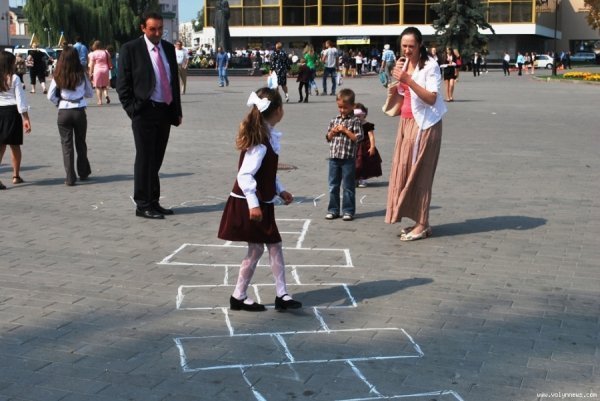 Як у Луцьку малювали найдовші класики України. ФОТО