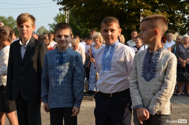 Перший дзвоник у луцькій школі №17. ФОТО