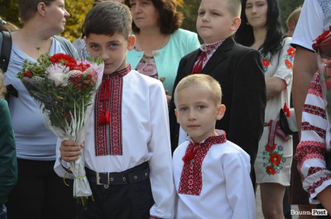 Перший дзвоник у луцькій школі №17. ФОТО