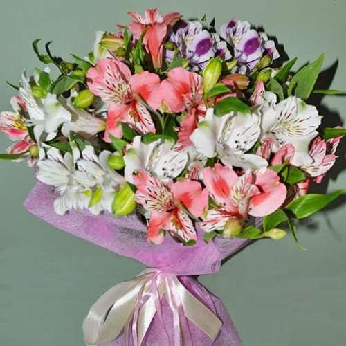 Квіти в День закоханих з доставкою в Києві: сюрприз забезпечений*