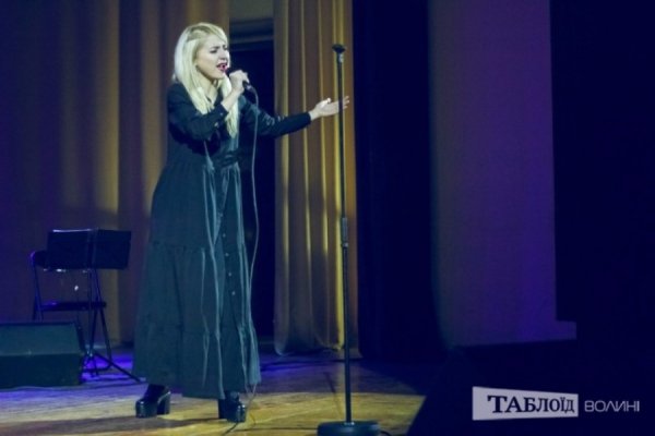 Театр і захоплива монодрама: виступ «Vivienne Mort» у Луцьку