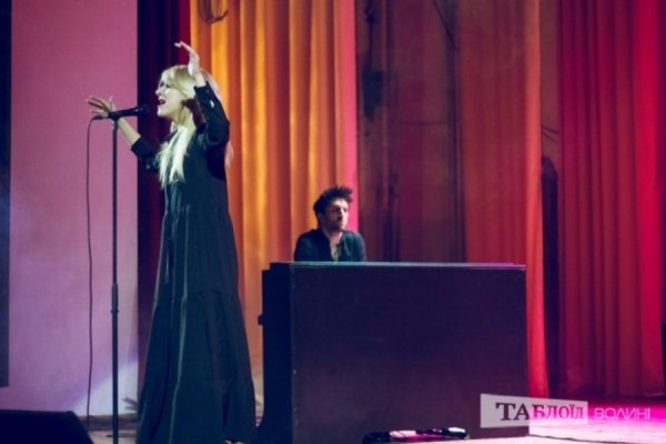 Театр і захоплива монодрама: виступ «Vivienne Mort» у Луцьку