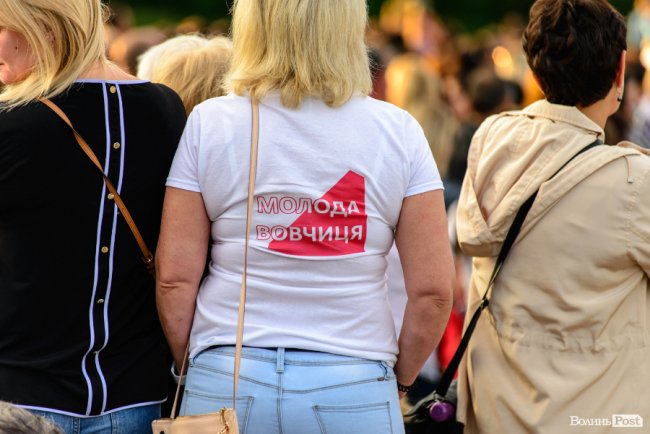 До Винника – навіть на милицях. ФОТОРЕПОРТАЖ із грандіозного концерту у Луцьку