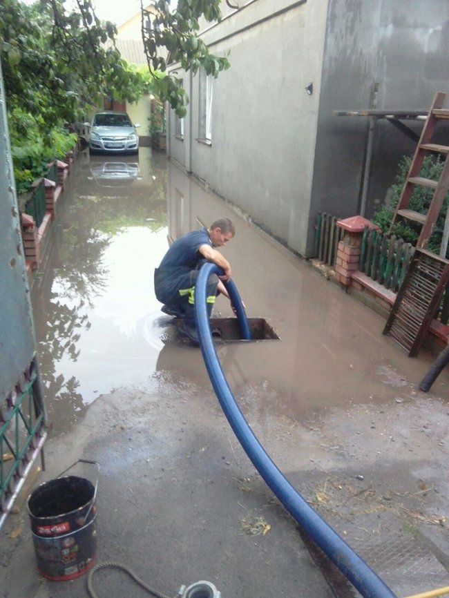 У Нововолинську після зливи затопило деякі будинки. ФОТО