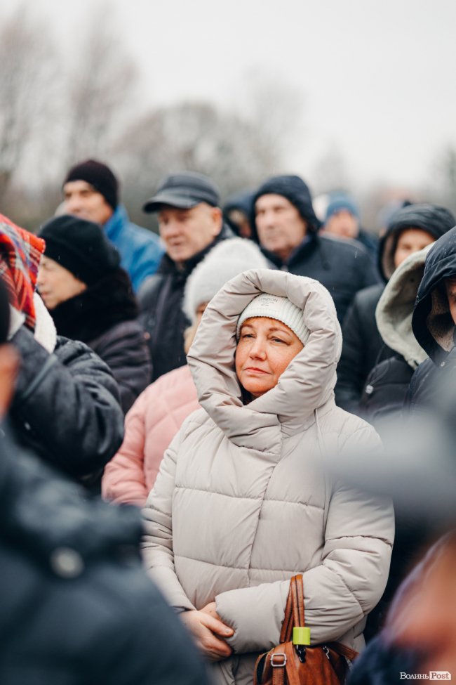 Водохреще у Луцьку: освячення води в річці Стир та занурення лучан. ФОТОРЕПОРТАЖ