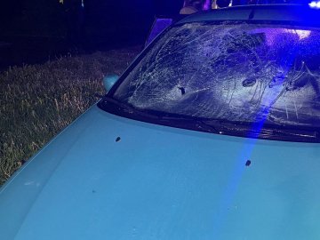 У Луцьку 19-річна дівчина на Mitsubishi збила чоловіка. ФОТО