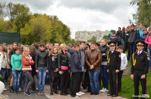 У Луцьку поряд з «Сіті-парком» відкрили Міст закоханих. ФОТО