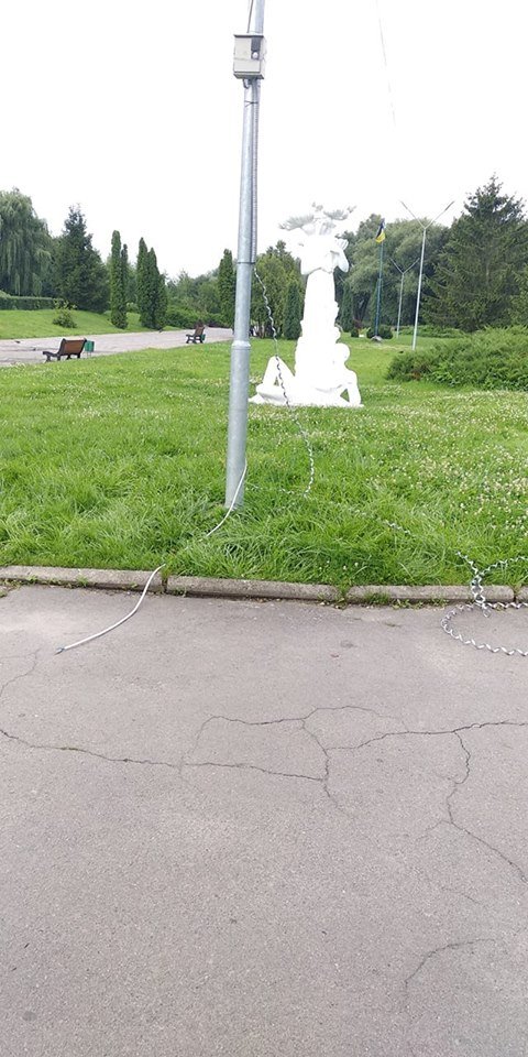 «Жоден ідіот не постраждав»: у місті на Волині невідомі залишили парк без світла. ФОТО