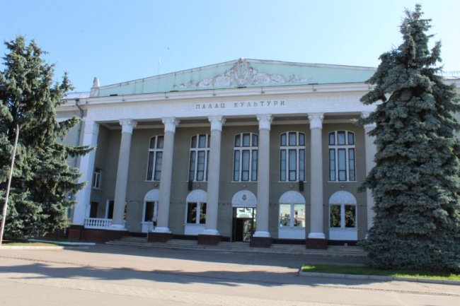 Ремонт палацу культури у Нововолинську: з радянського фойє перетворилось у просторе приміщення